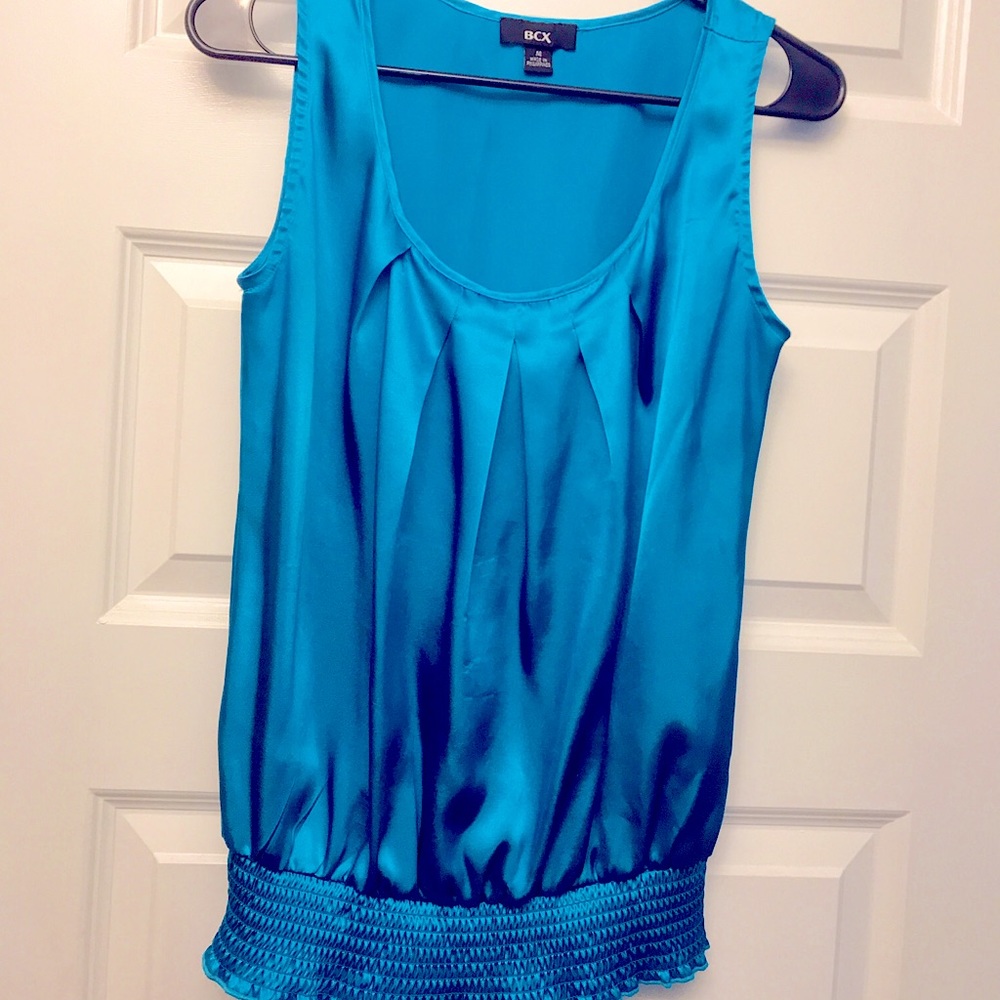 NWOT Bright Blue Ruched Bottom Sleeveless Top 💙